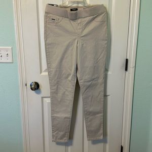 BRAND NEW WITH TAGS! Nine West Heidi pull-on skinny jeans.